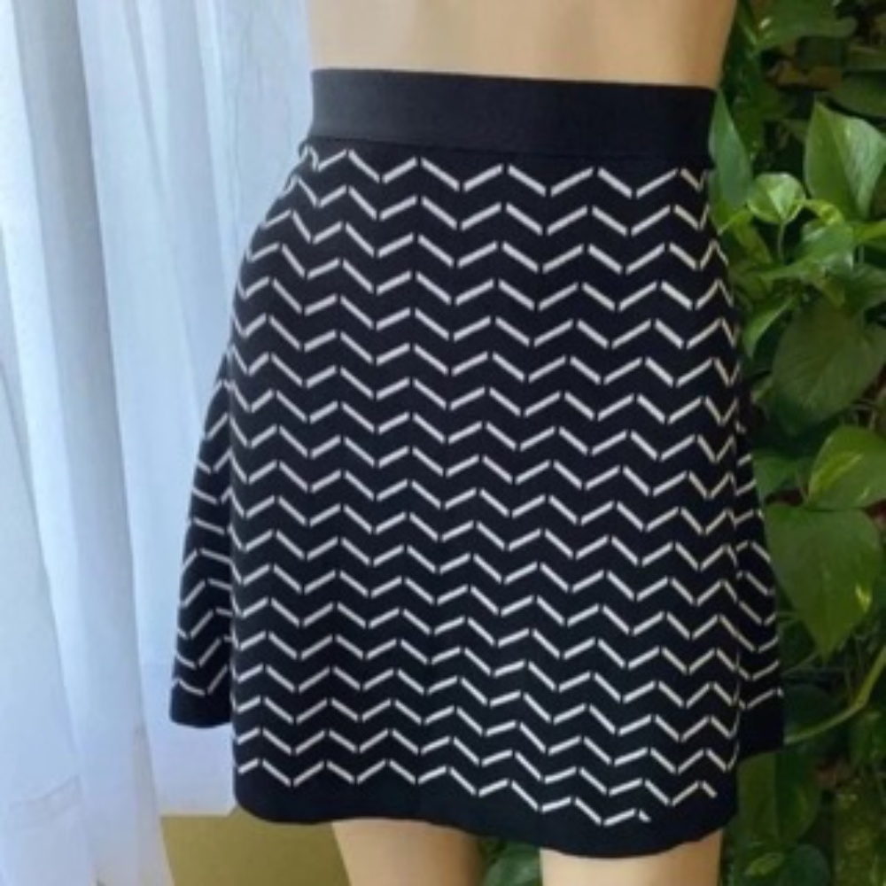 NWOT Olive & Oak Black and White Circle Skirt